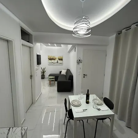 Clementine Rhodes - Car Available Appartement *