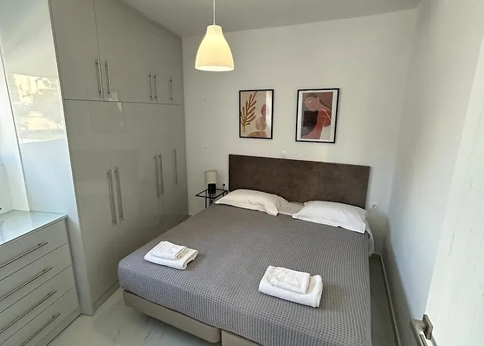 Clementine Rhodes - Car Available Appartement *