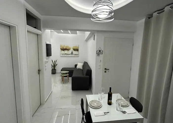 Clementine Rhodes - Car Available Appartement *